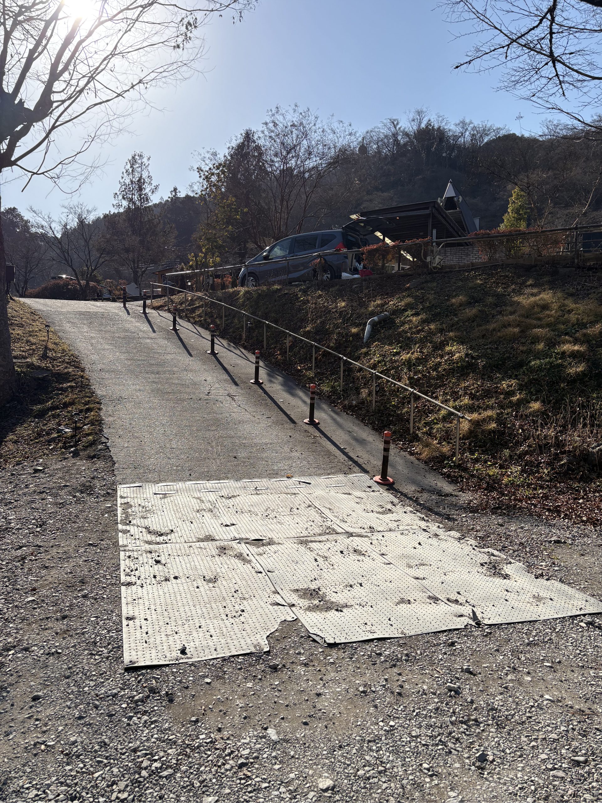 ケニーズ ファミリー ビレッジ 河原サイト 坂 下から