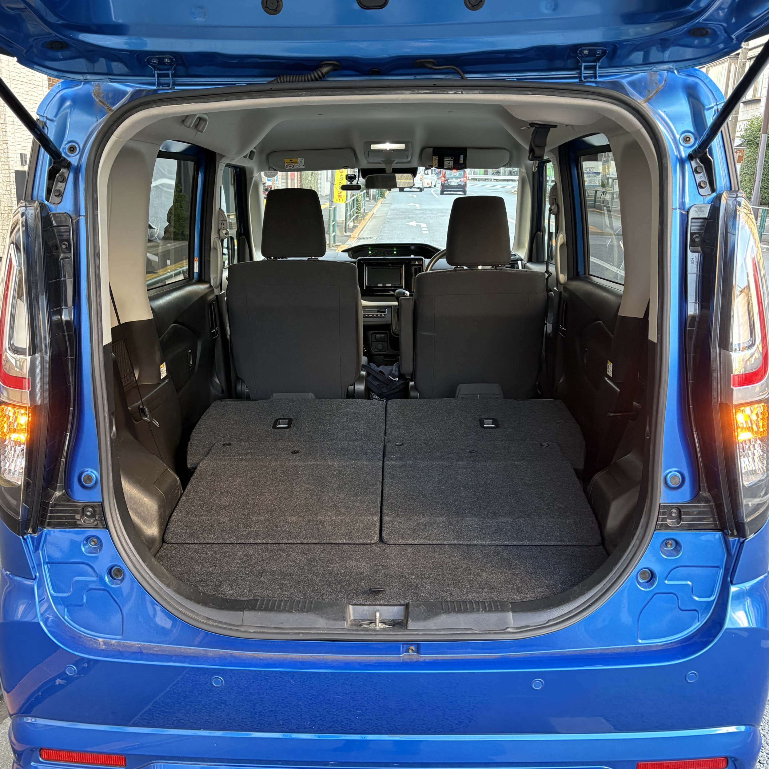 タイムズカー キャンプ ソリオ 後部座席を倒した状態