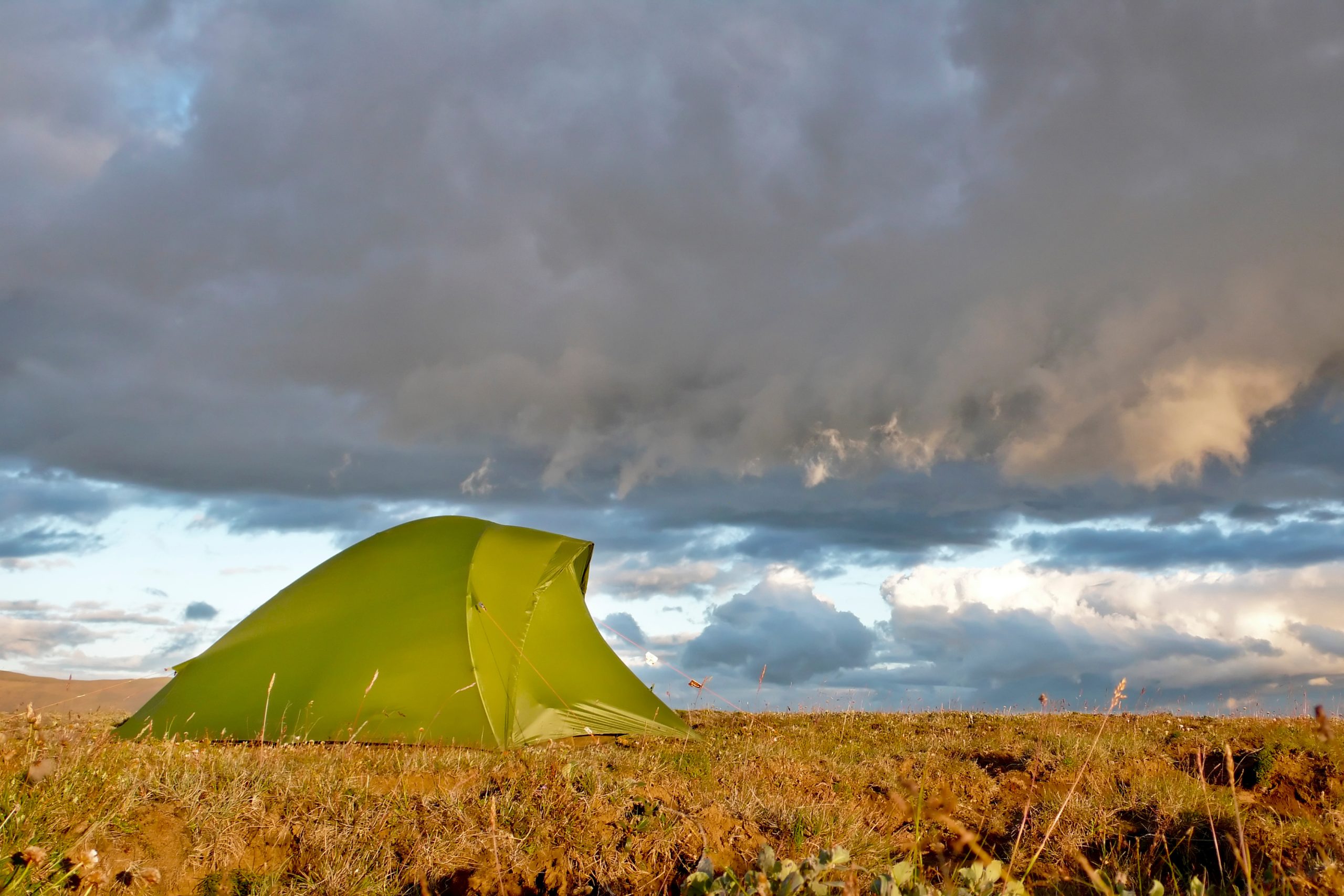 キャンプ 風 危険 対策